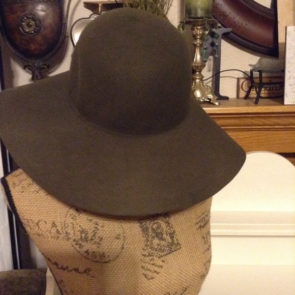 Accessories - Brown floppy beach hat